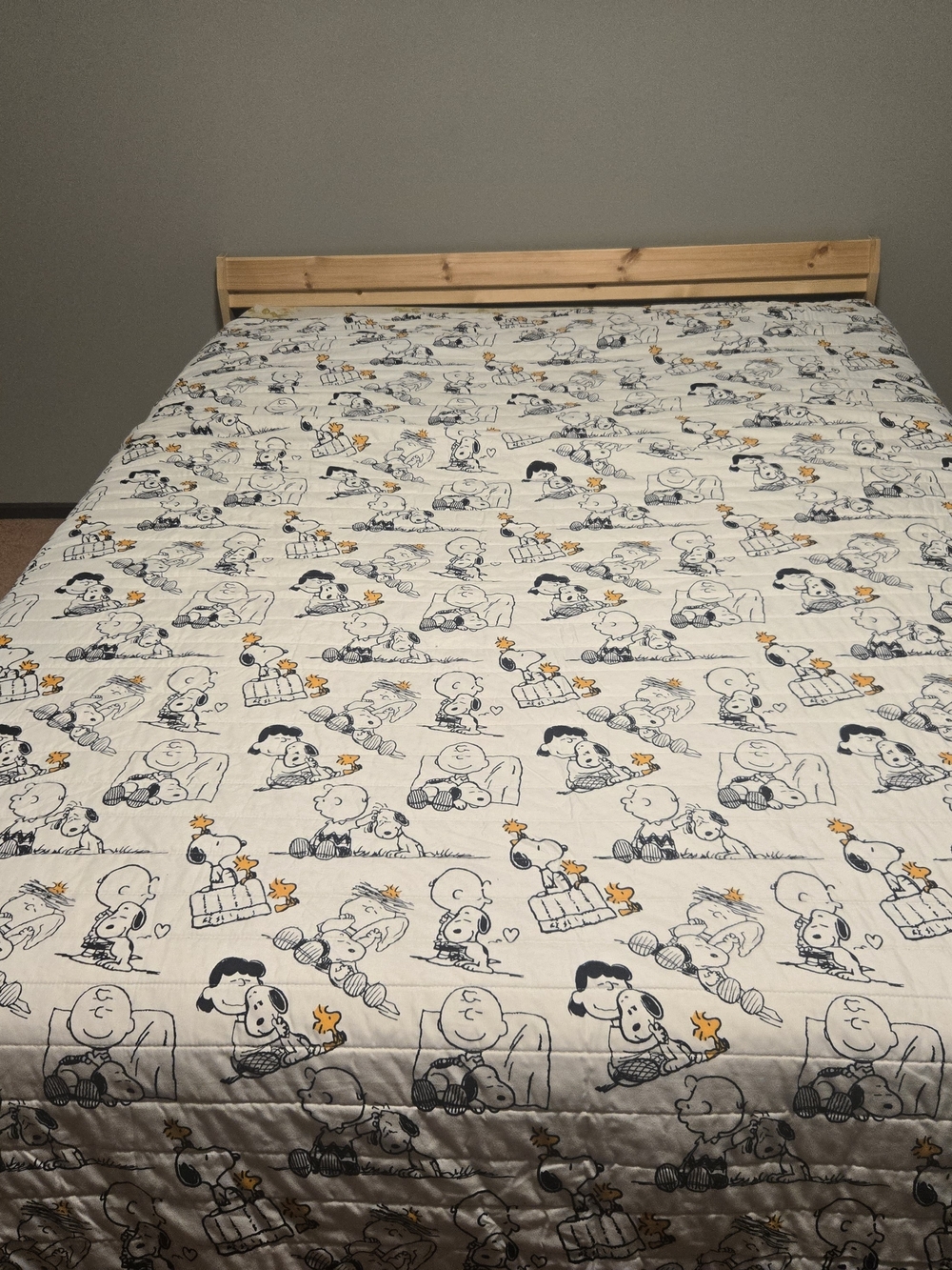 Berkshire Peanuts Cream Comforter with Black & Yellow Character Print